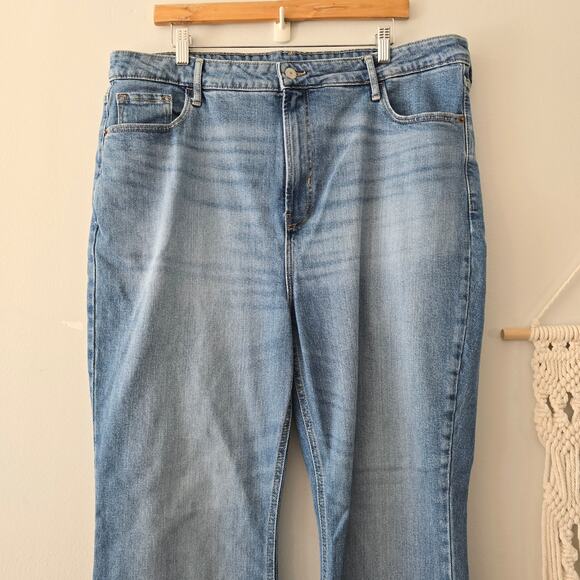 EUC Old Navy Super High Rise FLARE Jeans Secret Smooth Pockets Plus Size 18 - Picture 4 of 8